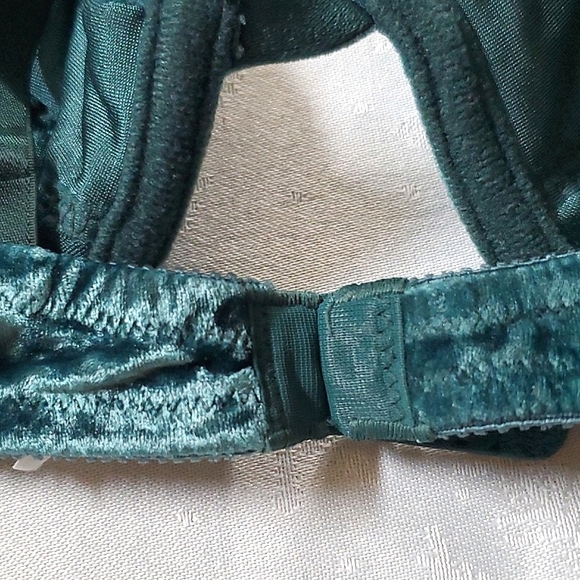 Victoria's Secret Vintage Green Crushed Velvet Underwire Padded Bra Size 36B - Picture 10 of 14